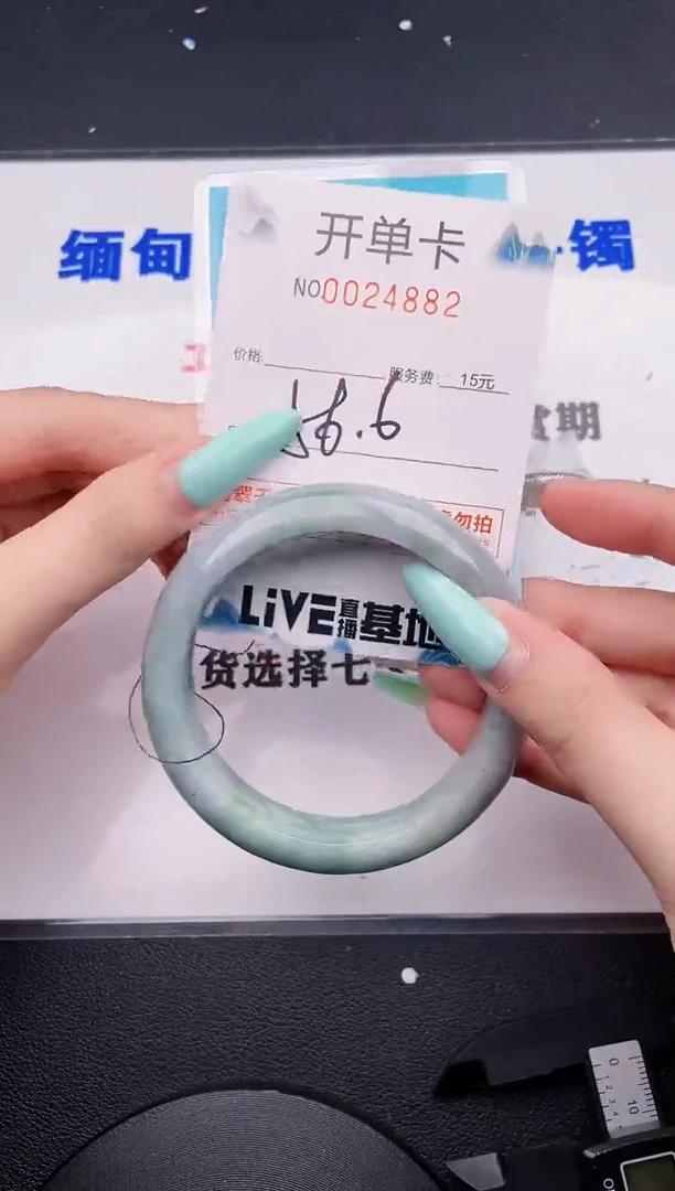 翡翠手镯未镶嵌82