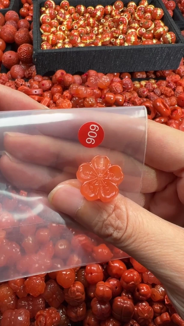 南红玛瑙未镶嵌颈饰1