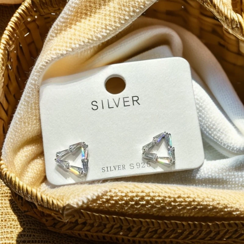 925银合成锆石耳饰 简约三角形满钻时尚女银色情侣耳钉精致轻奢