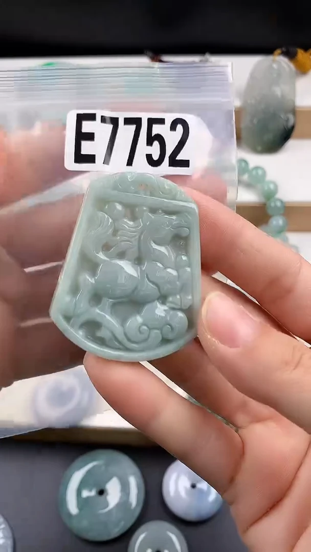 颈饰未镶嵌翡翠天然翡翠吊坠挂件