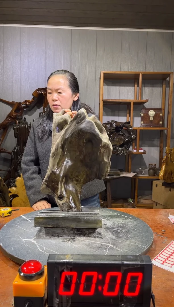 金丝楠梅****S阴沉木随行摆件