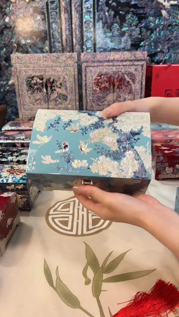 鱼锁满贝底·弘贝雅螺钿漆器文化馆