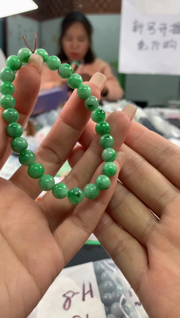 【闪购商品】翡翠手串未镶嵌52......
