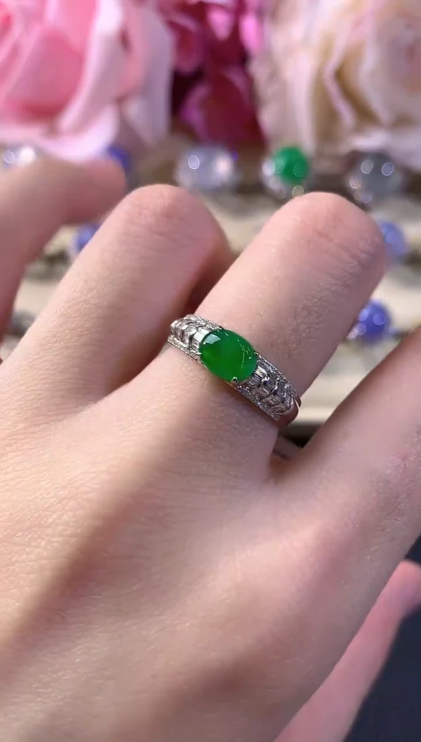 18K金镶嵌戒指翡翠冬日珠宝Q50