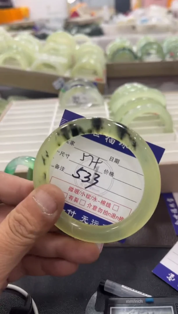 蛇纹石玉未镶嵌手镯岫玉手镯