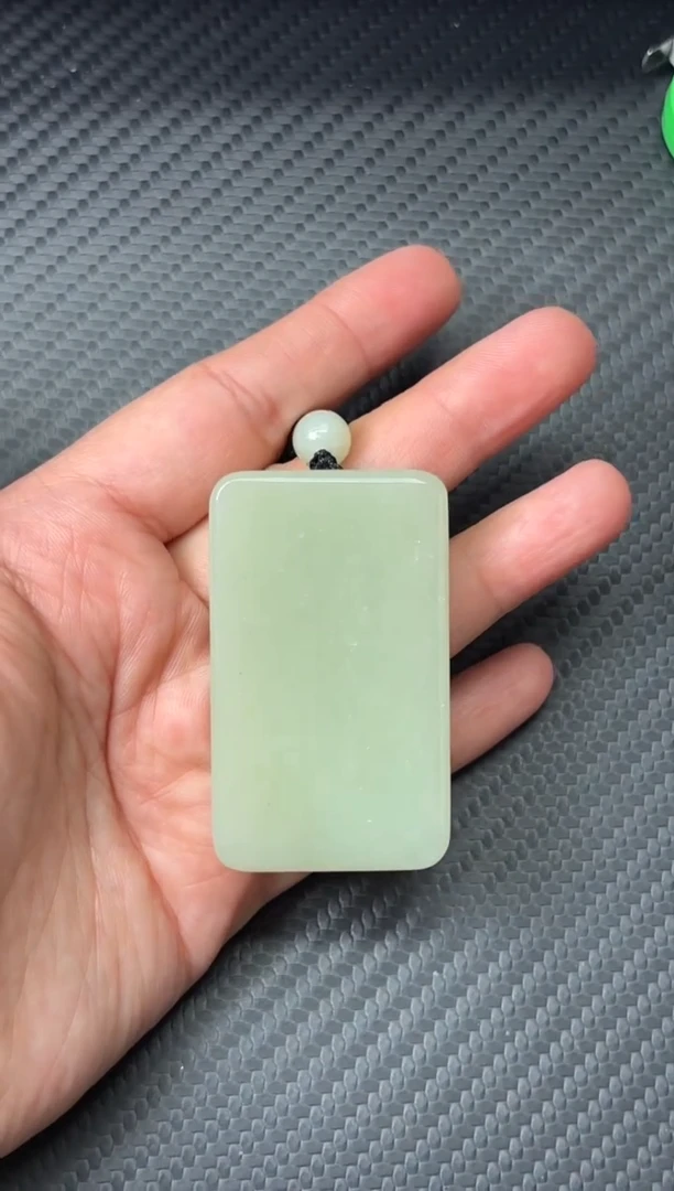 吊坠(赠链)未镶嵌和田玉且末迪克兰二细微色差吊坠