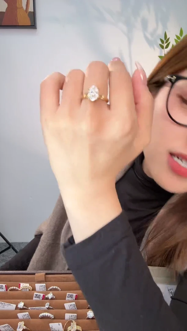 18K金镶嵌实验室培育钻石18k金罗马柱椭圆戒指2ct