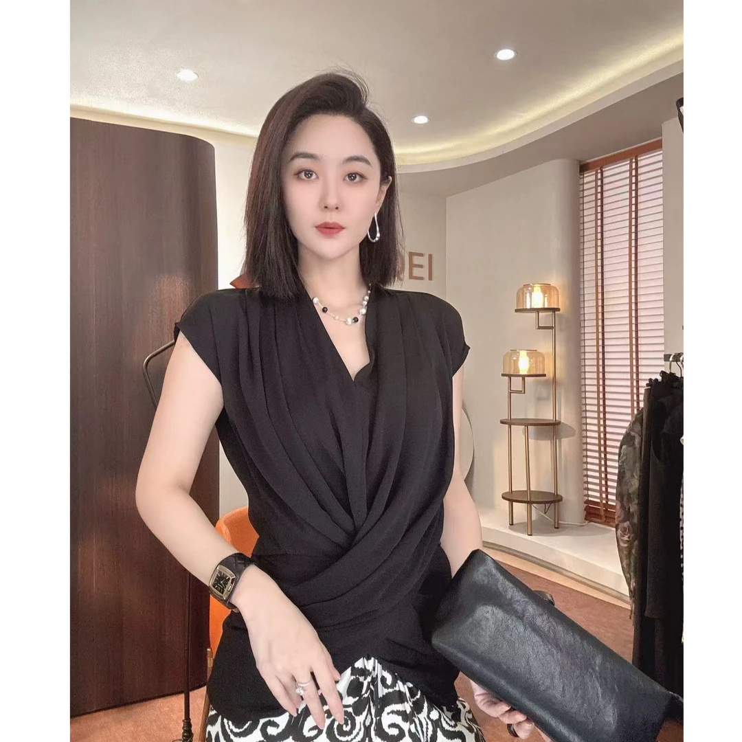 MORELAN2025春夏原创气质绑带修身显瘦缎面V领洋气无袖上衣7662