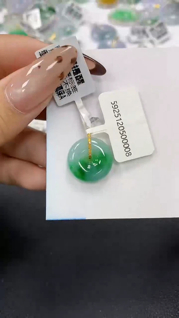 颈饰18K金镶嵌翡翠a货假一赔三支持复检百元上9元证书费自理