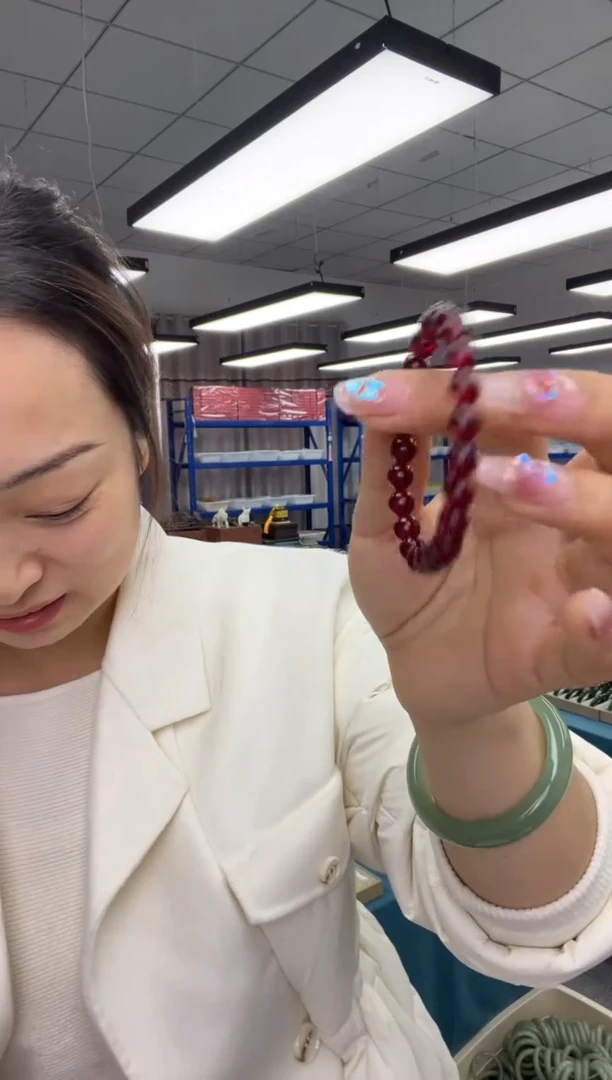 血珀吊坠(赠链)未镶嵌高晶体8+mm手串