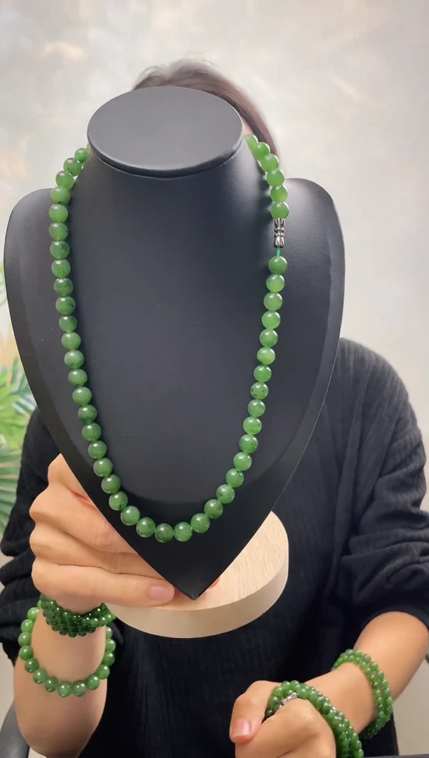 项链未镶嵌和田玉（碧玉）碧玉妈妈链 8±mm 有黑点