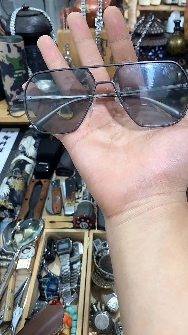 瓷片闪购商品  如图所示