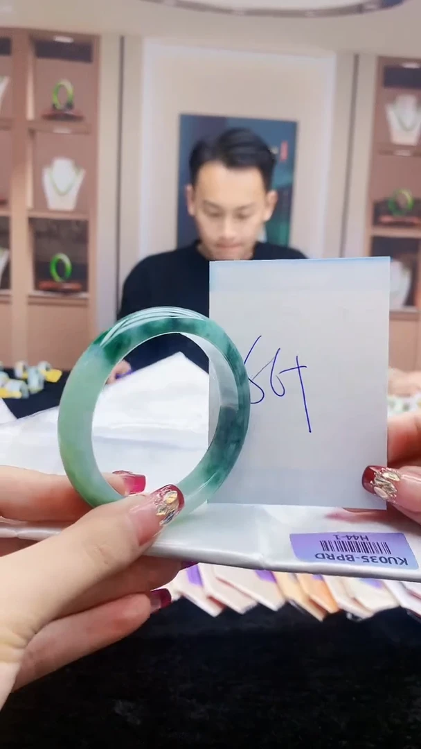 【闪购商品】翡翠手镯未镶嵌      H44-1
