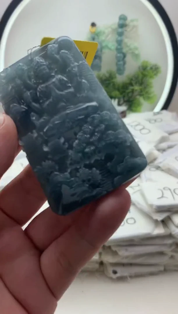 翡翠未镶嵌颈饰千手观音