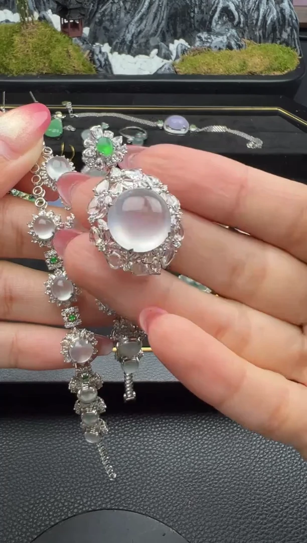 吊坠(不含链)18K金镶嵌翡翠勿拍