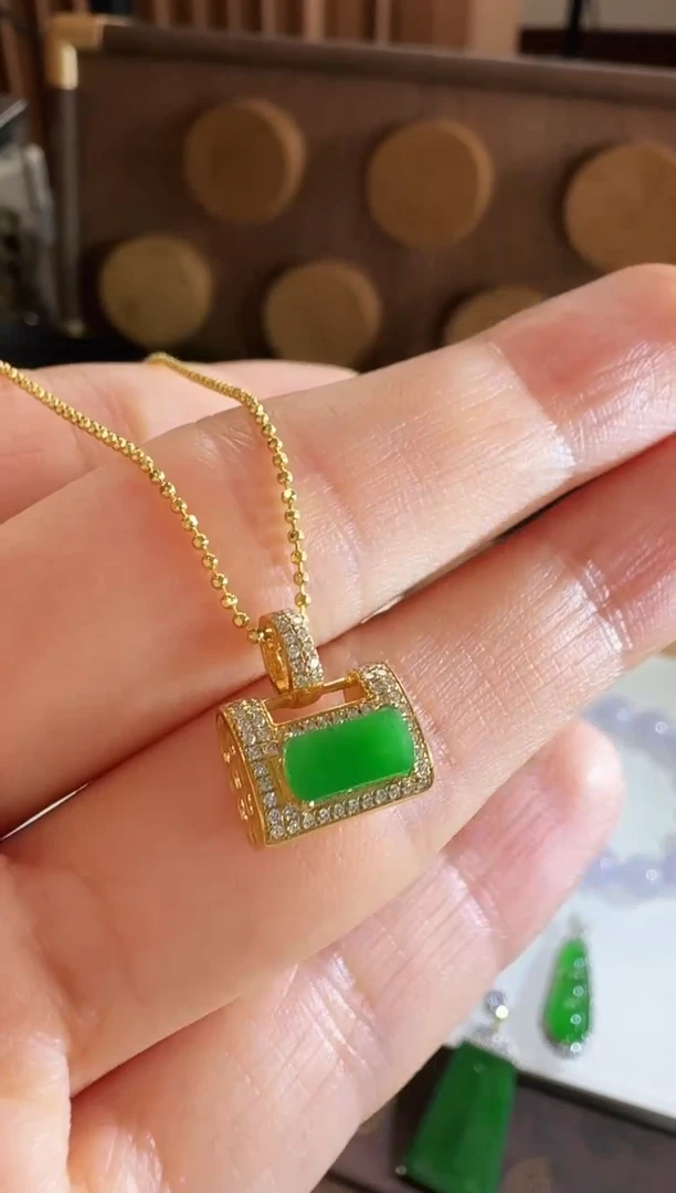 翡翠18K金镶嵌吊坠(不含链)吊坠