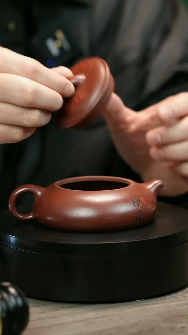 茶壶紫砂宏****售H2357李传荣刻绘乳瓢