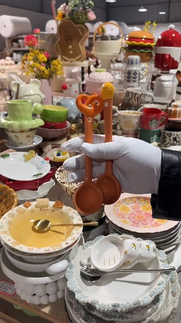 陶瓷2个勺子 微瑕凑满20元包邮