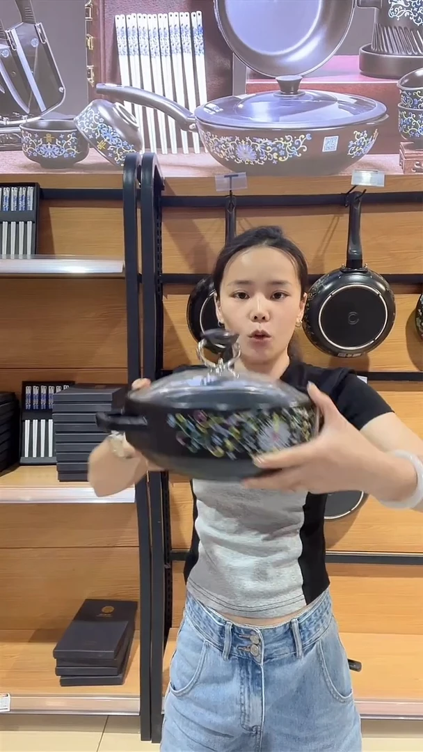 瓷片一个3升的珐琅锅