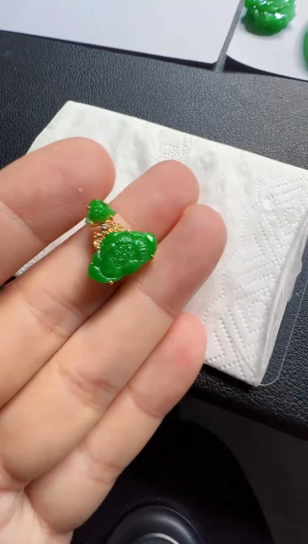 吊坠(不含链)未镶嵌翡翠2680