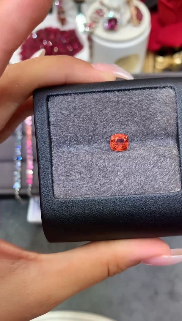 未镶嵌裸石定制尖晶石枕型 火焰橙色调 1.57ct
