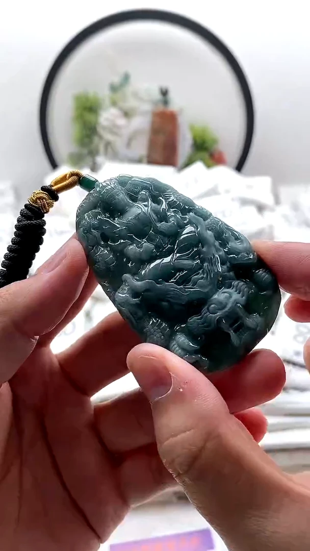 颈饰未镶嵌翡翠虚空藏