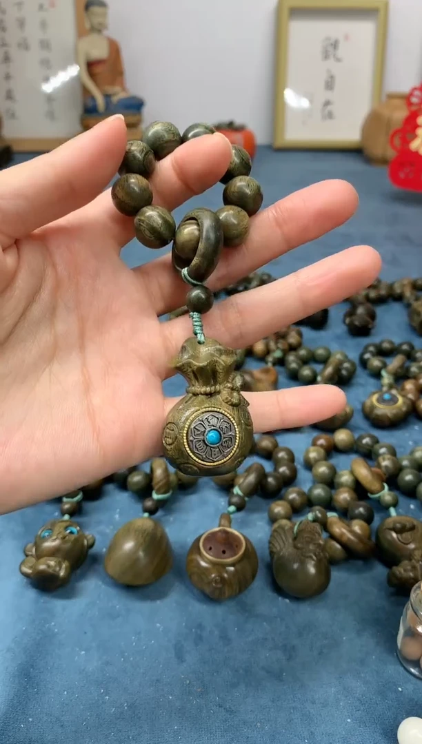 【闪购商品】维腊木（绿檀）把件赚钱袋 盘玩件