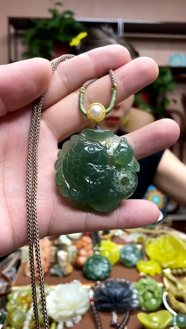 未镶嵌岫玉吊坠`