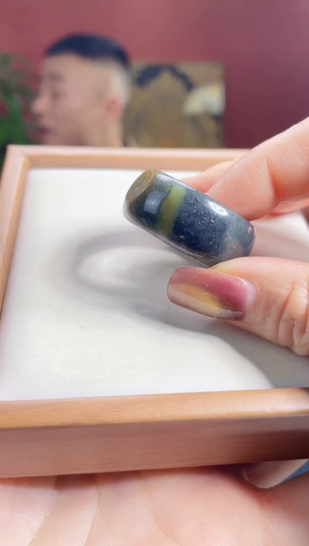 未镶嵌和田玉把件青花扳指