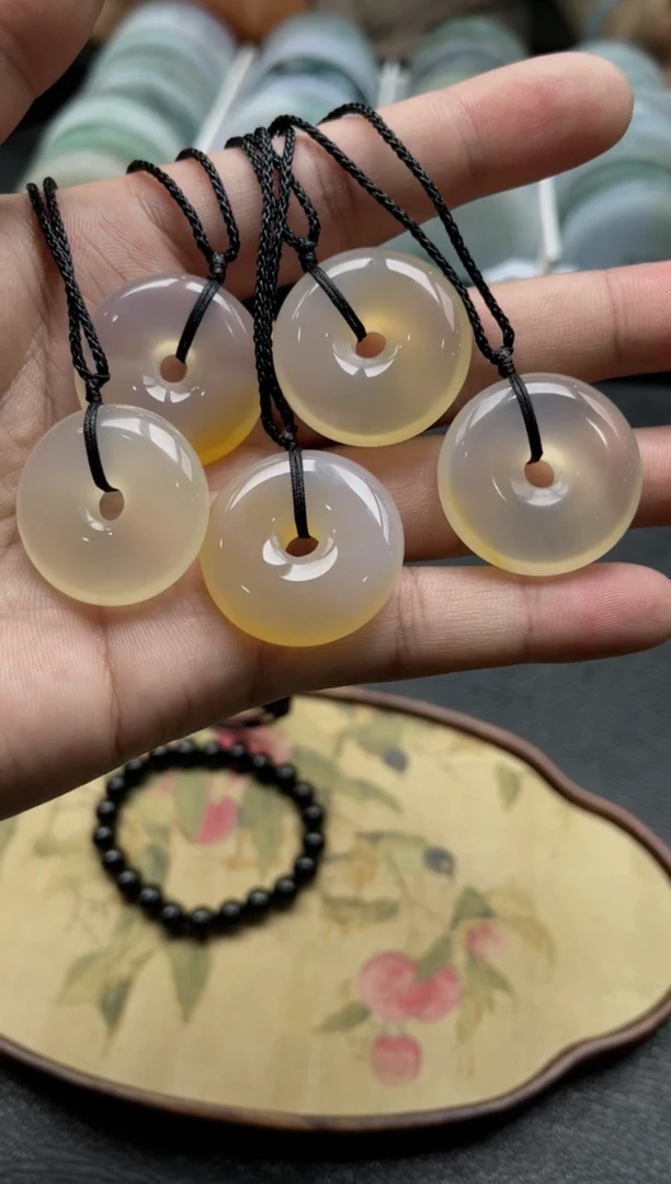 未镶嵌颈饰玛瑙/玉髓玛瑙平安扣，多样性随机发货