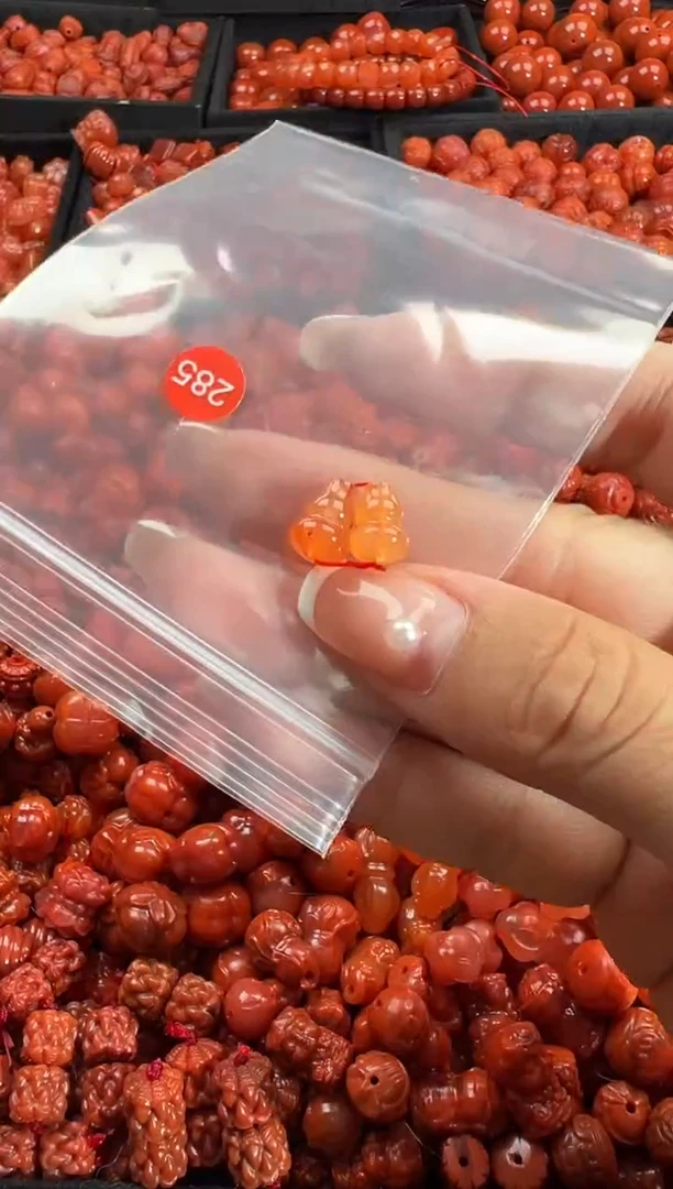 颈饰未镶嵌南红玛瑙1