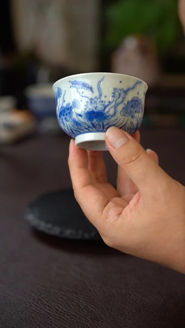 景德镇全手工手绘青花鱼藻纹主人杯