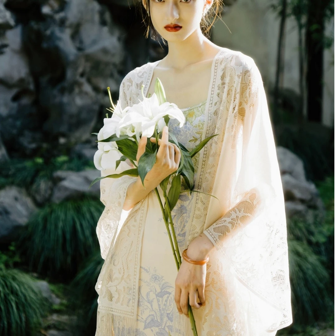 夏季2025新款蕾丝气质披肩女时尚百搭民族风流苏外搭斗篷旗袍披风