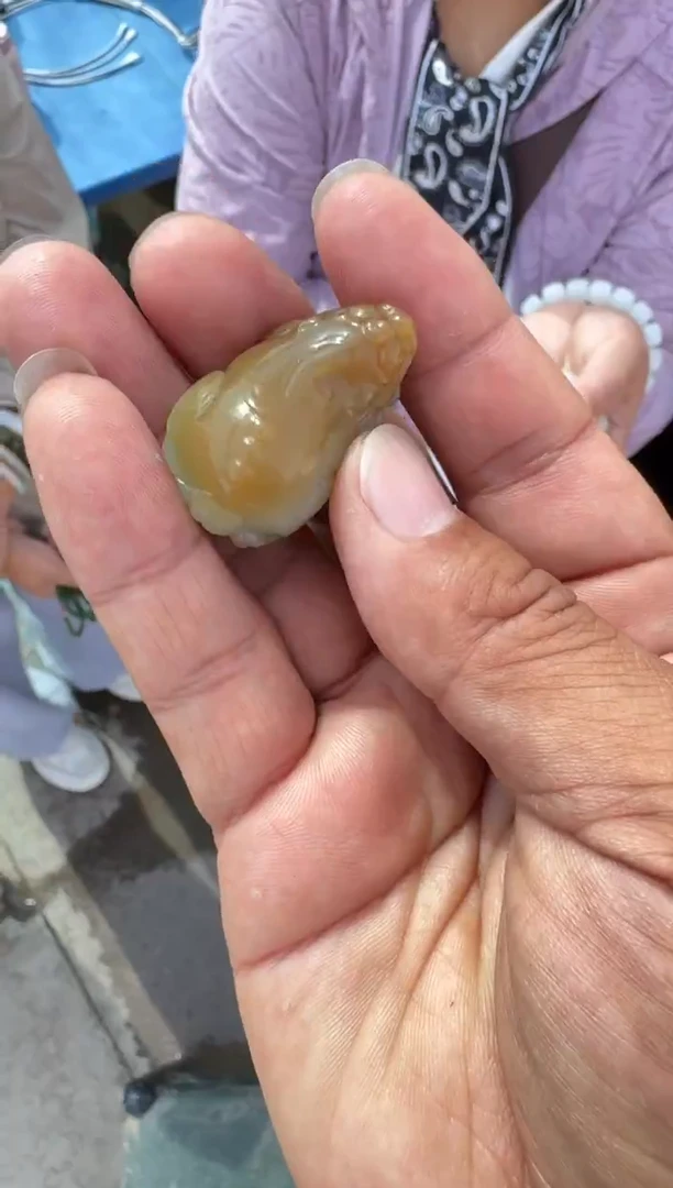 未镶嵌和田玉（糖玉）挂件和田玉