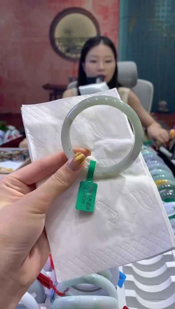 翡翠手镯未镶嵌多人18591