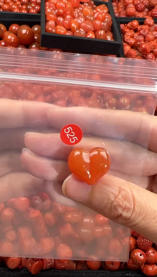 南红玛瑙未镶嵌颈饰1