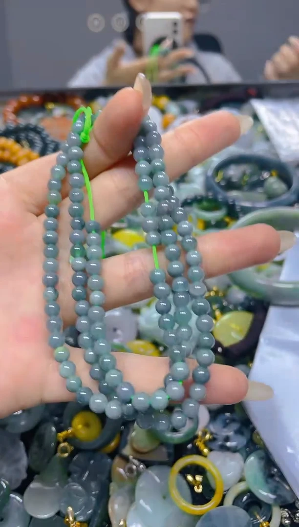 颈饰未镶嵌翡翠4MM/ R /翡翠A货，一件也是批发价