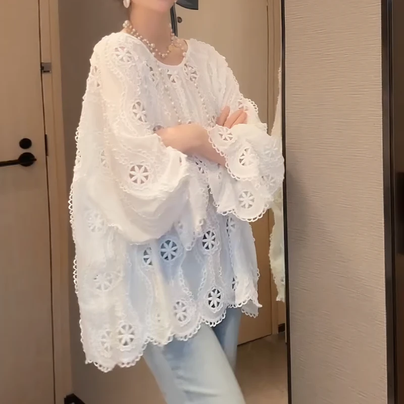 2025夏季新款韩系重工刺绣镂空设计蕾丝喇叭袖罩衫女LK2503068