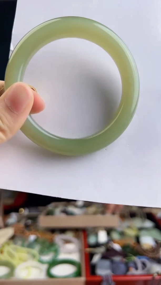 和田玉手镯未镶嵌多样性发货 拍一单发一个58-59