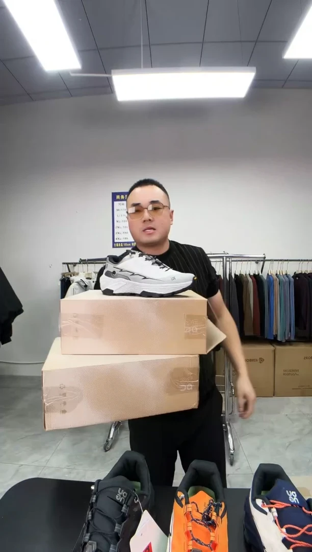 44灰色码。。。。。。。孤品男鞋