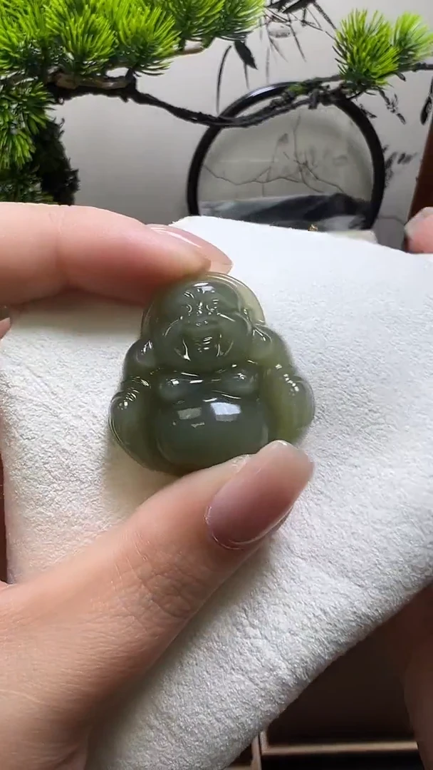 颈饰未镶嵌和田玉吊坠