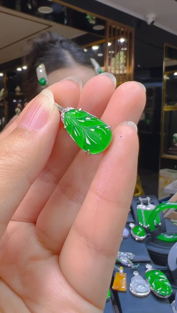 翡翠银S925镶嵌吊坠(赠链)037(多样性发货发其一)