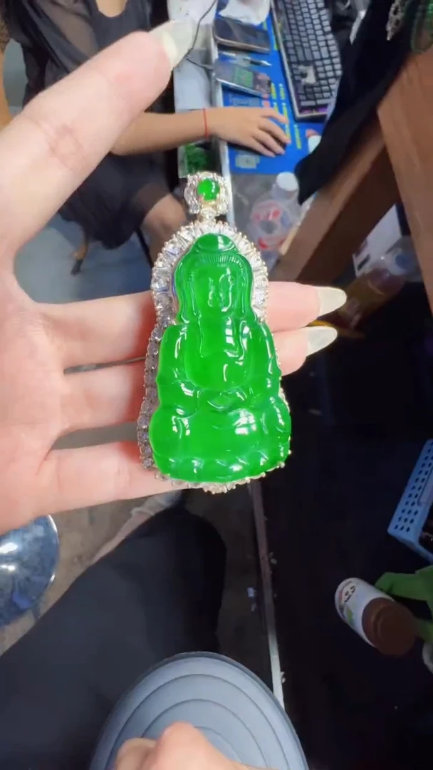 未镶嵌定制翡翠翡翠A货有轻微色差属于正常现象，观音1