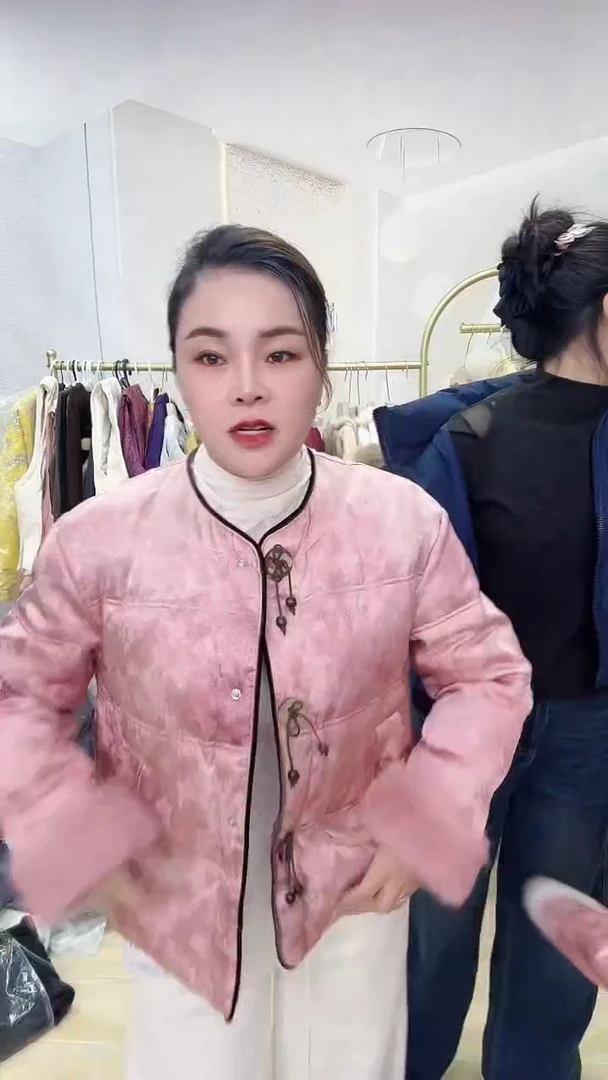 8号粉色香云纱羽绒服1件