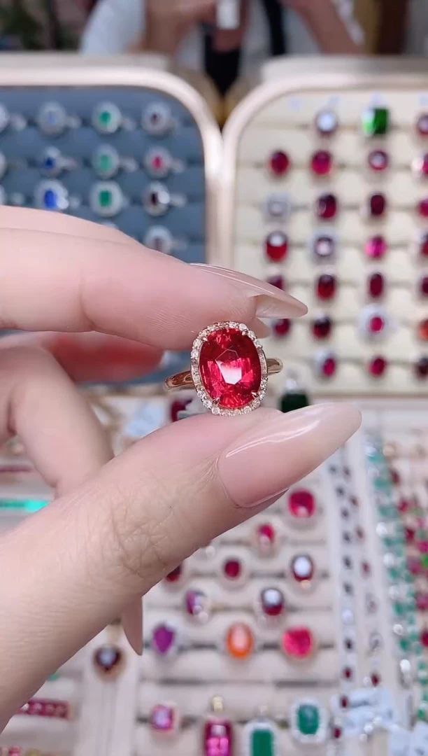 18K金镶嵌碧玺戒指碧玺6.1CT