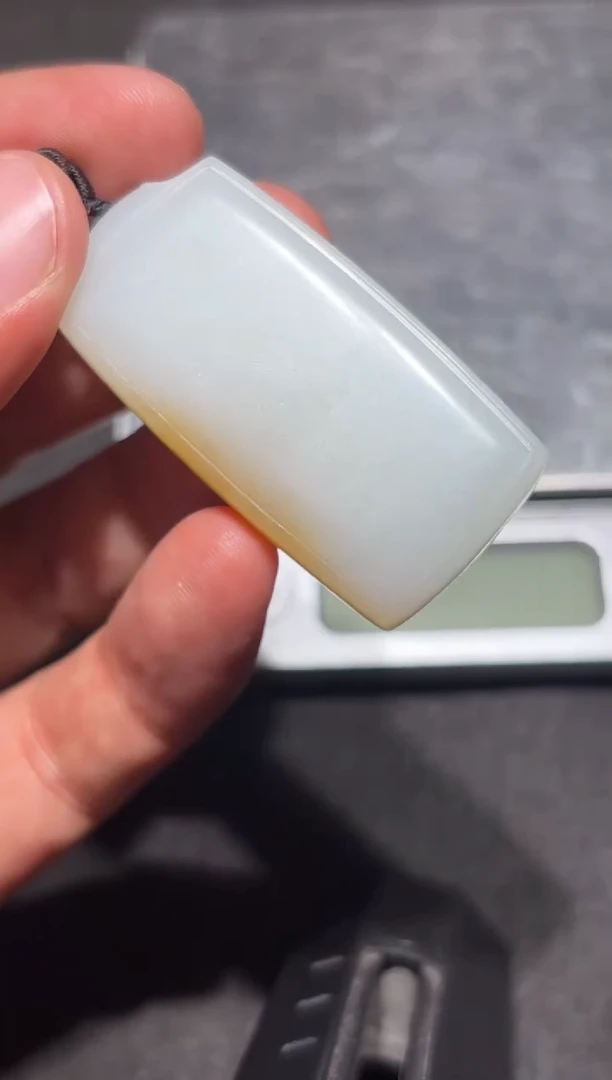 未镶嵌和田玉（糖玉）挂件和田玉