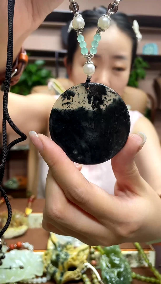 岫玉未镶嵌吊坠·