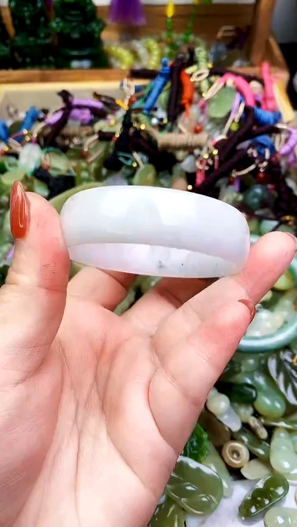 和田玉未镶嵌颈饰吊坠