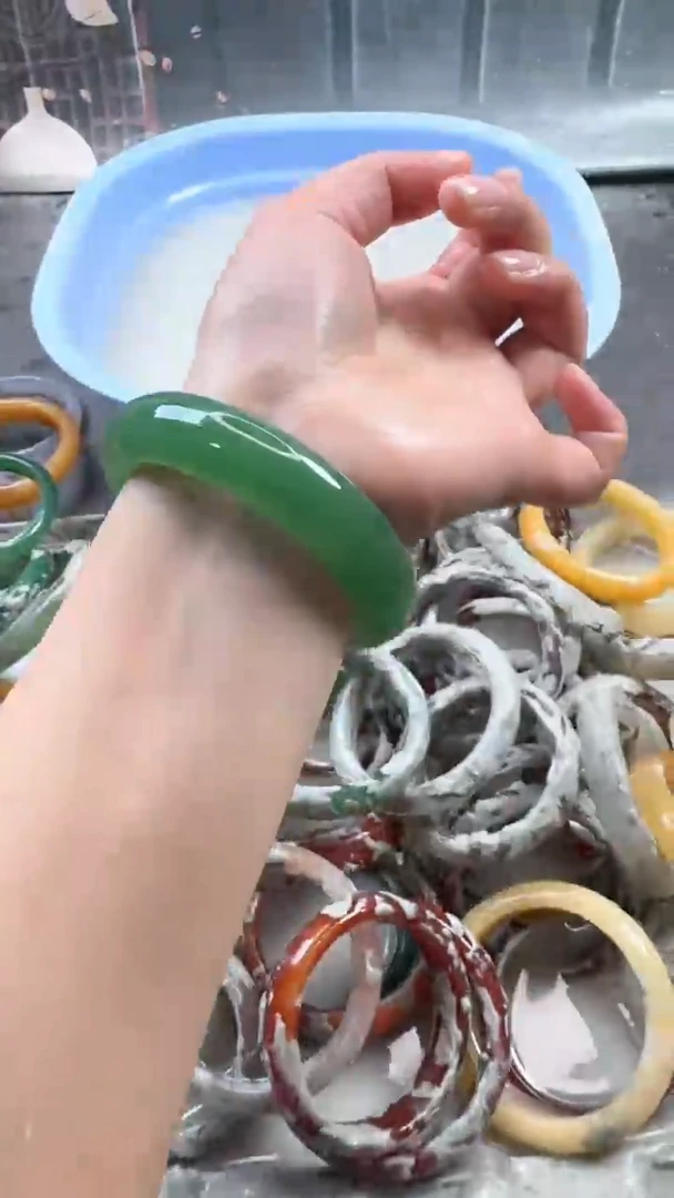 【闪购商品】石英质玉手镯未镶嵌64