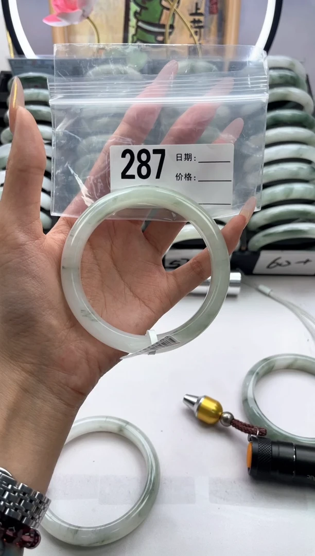 石英质玉（非洲翠）手镯未镶嵌287